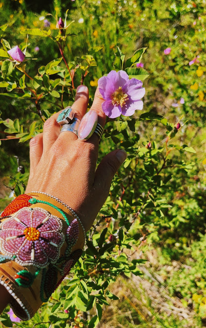 🌸 Held by Flowers Salve 💐